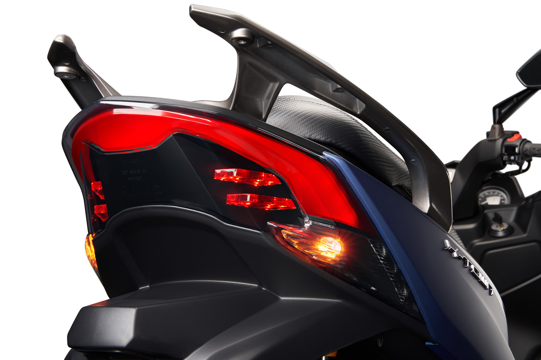 1800x1200_bullet_escit_12-Faro-trasero